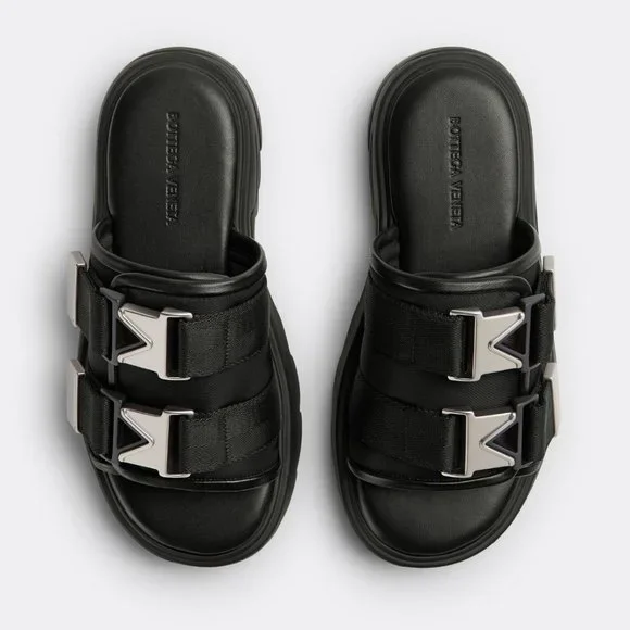 靴 BOTTEGA VENETA FLASH SLIPPER Bottega Veneta's Flash Slide Sandal Is This Summer's It-Shoe